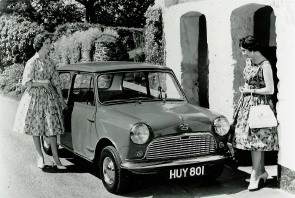Reklamebilde fra 1959 med en av de frste Miniene. Klikk for  se strre bilde.