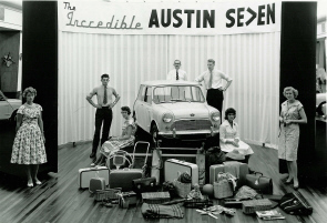 Reklamebilde i forbindelse med lanseringen av Austin Seven i 1959. Klikk for  se strre bilde.