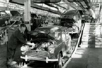 Tidlig fabrikksproduksjon i Longbridge i 1959. Klikk for  se strre bilde.